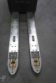 Niederhubwagen 2017  Toyota LPE 200 (5)