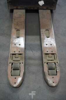 Niederhubwagen 2018  Toyota LPE 200 (5)