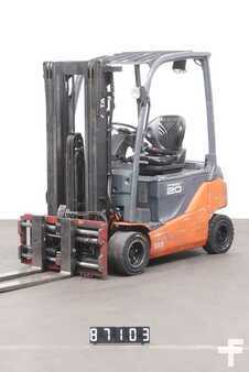 Elektro čtyřkolový VZV 2017  Toyota 8FBMK20T (1)