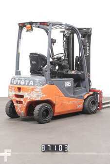 Elektro čtyřkolový VZV 2017  Toyota 8FBMK20T (2)