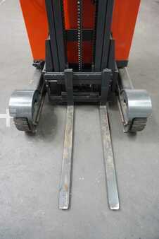 Chariots à mât rétractable 2013  Linde R 14 G-12 (5)