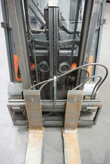 Sähkö - 4 pyör 2017  Linde E16H-02 (5)