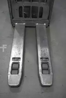 Hochhubwagen 2021  Jungheinrich ERC 214zi Li-Ion (5)