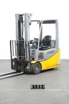 Sähkö - 3 pyör 2019  Jungheinrich EFG 216k (1)