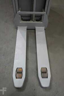 Transpallet elettrici 2018  Jungheinrich ESD 120 (5)