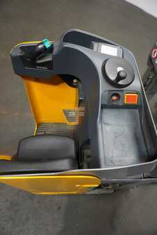 Elektromos emelőkocsik 2018  Jungheinrich ESD 120 (3)