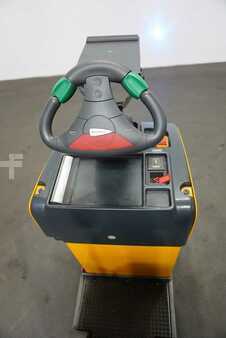 Chariots tracteurs 2017  Jungheinrich EZS 130 (3)