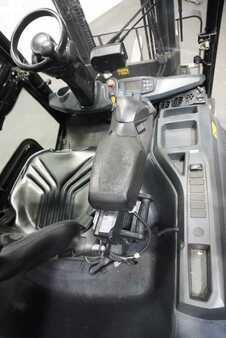 Chariots électriques à 4 roues 2019  Mitsubishi FB25N (3)