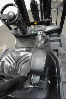 Chariots électriques à 4 roues 2020  Mitsubishi FB25CN (3)