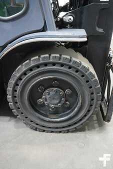 Diesel truck 2016  Toyota 02-8FDF30 (6)