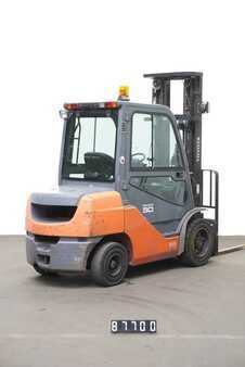 Diesel truck 2015  Toyota 02-8FDF30 (2)