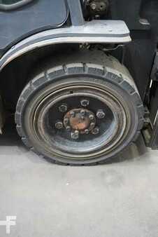 Diesel truck 2015  Toyota 02-8FDF30 (6)