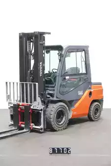 Dieselový VZV 2021  Toyota 52-8FDJF35 (1)