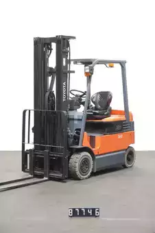 Elektromos 4 kerekű 2012  Toyota 7FBMF20 (1)