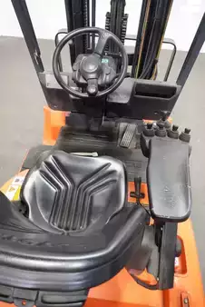 Elektromos 4 kerekű 2012  Toyota 7FBMF20 (3)