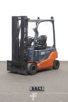 Elektromos 4 kerekű 2017  Toyota 8FBM20T (1)