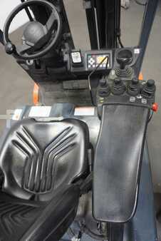 Elektromos 4 kerekű 2017  Toyota 8FBM20T (3)