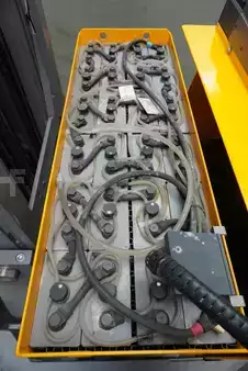 Carretilla retráctil de 4 vías 2017  Jungheinrich ETVQ25 (4)