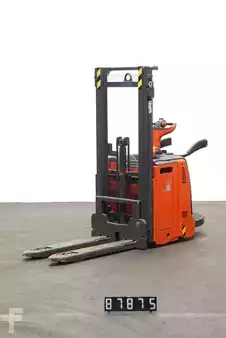 Apilador eléctrico 2017  Linde D 12 AP (1)