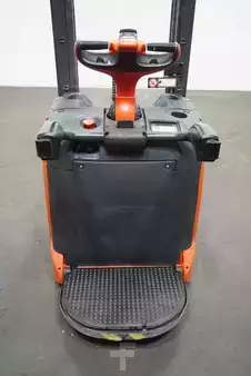 Apilador eléctrico 2017  Linde D 12 AP (3)