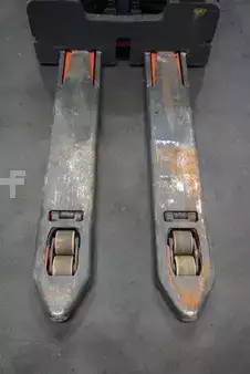 Apilador eléctrico 2017  Linde D 12 AP (5)