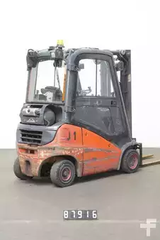 Gázüzemű targoncák 2018  Linde H 18 T-01 (2)