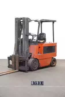 Elektryczne 4-kołowe 1996  CAT Lift Trucks M70B (1)