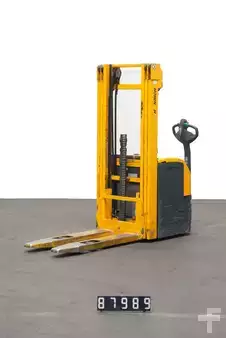 Magasemelésű béka 2011  Jungheinrich EJC 216 (1)