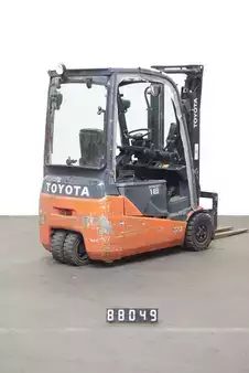 Eléctrica de 3 ruedas 2018  Toyota 8FBE18T (2)