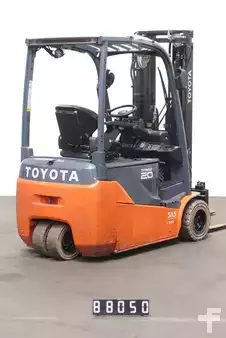 Eléctrico - 3 rodas 2020  Toyota 8FBE20T (2)