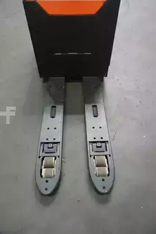 Electric Pallet Trucks 2020  Toyota LPE 250 (5)