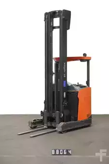 Carretilla retráctil 2018  Toyota RRE140H (1)