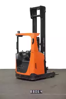 Carretilla retráctil 2018  Toyota RRE140H (2)