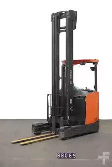 Carretilla retráctil 2020  Toyota RRE200H (1)