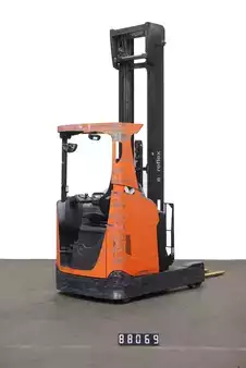 Carretilla retráctil 2020  Toyota RRE200H (2)