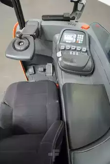 Carretilla retráctil 2019  Toyota RRE200H (3)