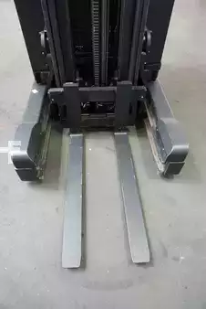 Carretilla retráctil 2019  Toyota RRE200H (5)