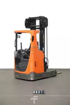 Carretilla retráctil 2017  Toyota RRE200H (2)