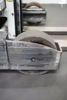 Carretilla retráctil 2017  Toyota RRE200H (6)