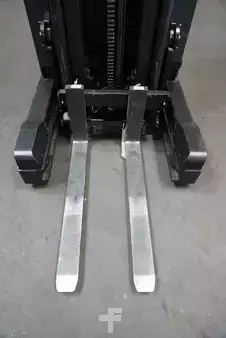 Schubmaststapler 2020  Toyota RRE250HE (5)