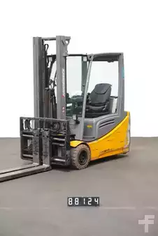 3-wiel elektrische heftrucks 2022  Jungheinrich EFG 220 (1)