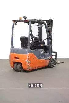 Eléctrico - 3 rodas 2014  Toyota 8FBET18 (2)