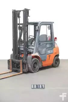LPG VZV 2001  Toyota 42-7FGF25 (1)