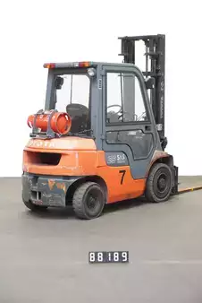 LPG VZV 2001  Toyota 42-7FGF25 (2)