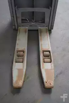 Stacker pedestre 2020  Jungheinrich EJC 112 Li-Ion (4)