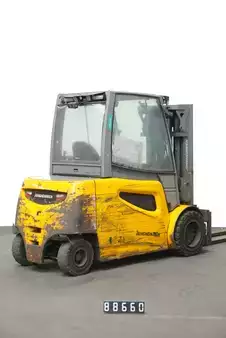 Elektryczne 4-kołowe 2022  Jungheinrich EFG 545 (2)