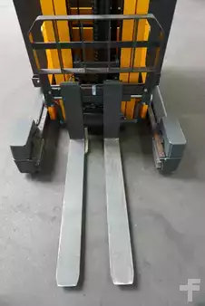 Reach Trucks 2008  Jungheinrich ETV 320 (5)
