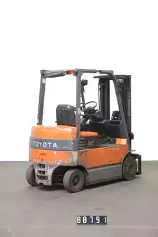 Electric - 4 wheels 2006  Toyota 7FBMF25 (2)