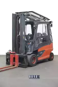 Elektryczne 4-kołowe 2021  Linde E 50 HL-01 Li-Ion (1)