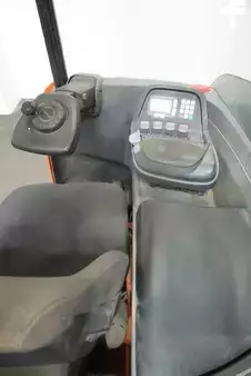 Reach Trucks 2017  Toyota RRE 200 (3)